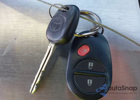 2017 Toyota Tundra 1794 5.7L V8 z USA, uszkodzony, nr VIN 5TFAW5F14HX649111